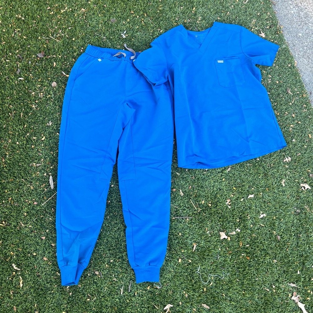 FIGS Tansen Joggers & Scrub Top Bundle